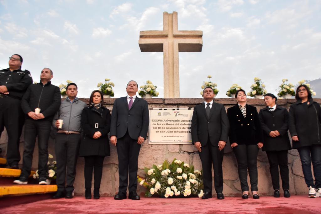 Honra Tlalnepantla memoria de fallecidos, con remodelación de plaza cívica en San Juanico