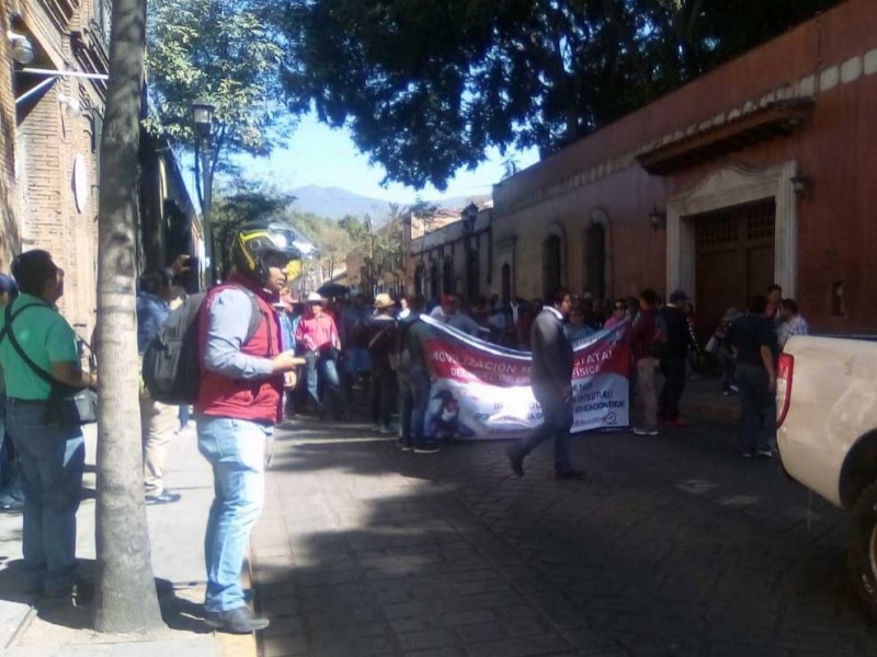 Inician cerca de 1,700 maestros de Oaxaca paro de labores