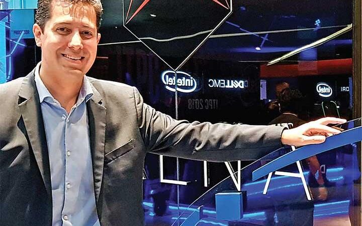 Intel se transforma en México; entrevista con Santiago Cardona