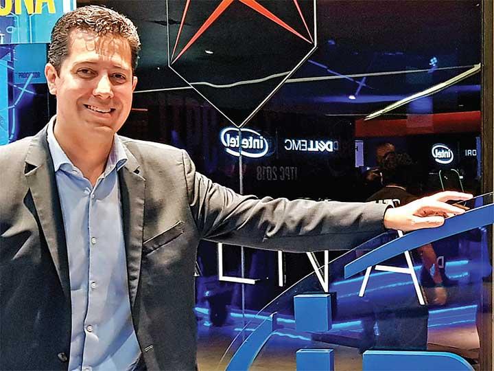 Intel se transforma en México; entrevista con Santiago Cardona