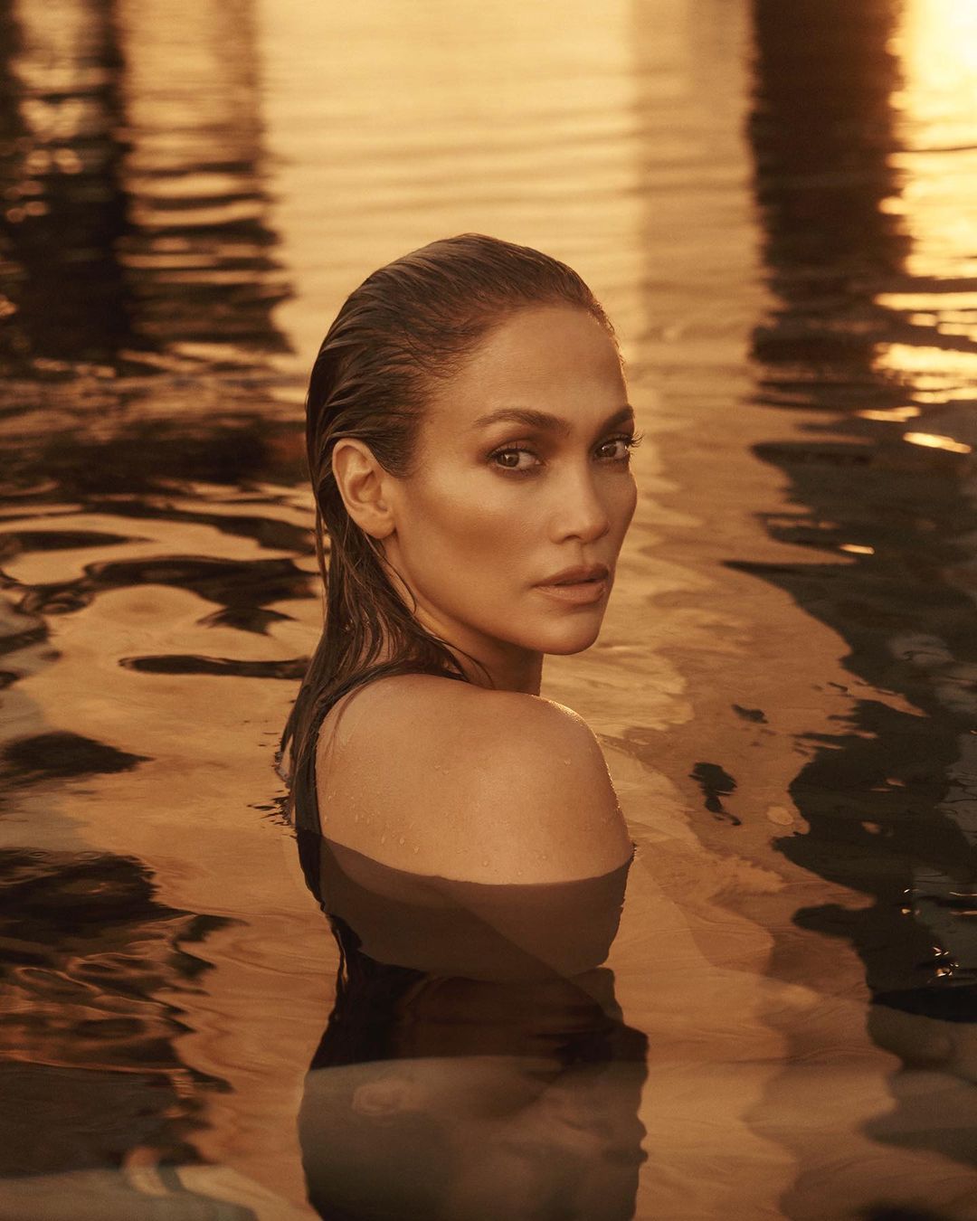 JLo posa desnuda para la portada de su nuevo sencillo ‘In the Morning’