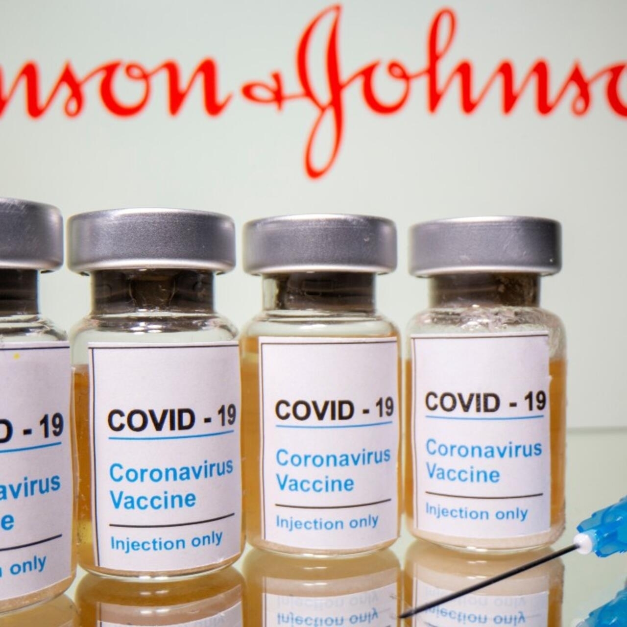 Johnson & Johnson planea tener 100 millones de vacunas en abril