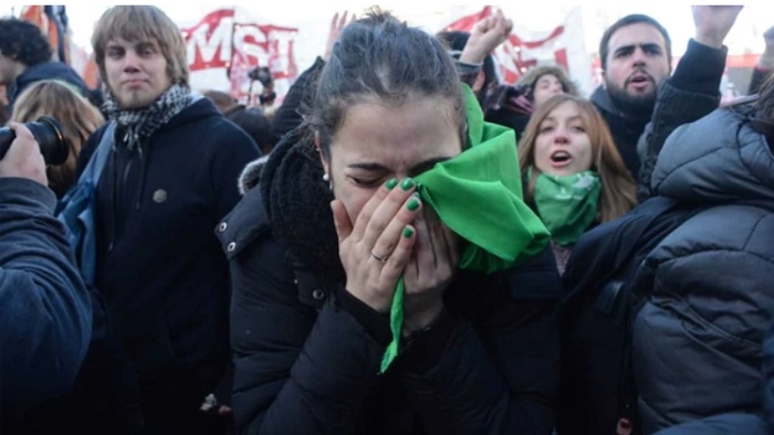 Joven argentina en delicado estado de salud tras practicarse aborto clandestino