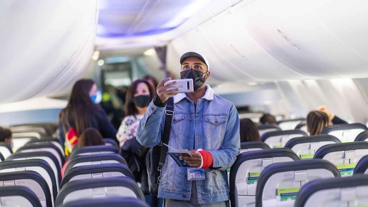 Joven orina a otro pasajero en pleno vuelo aéreo