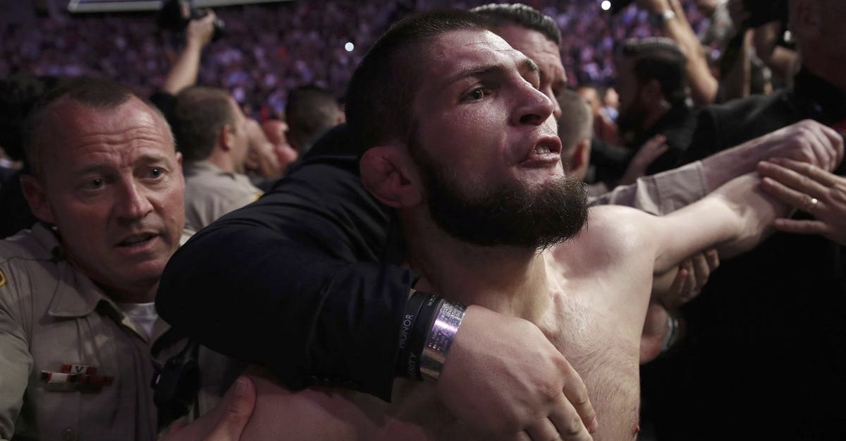 Khabib amenazó con dejar la UFC si expulsan a un compañero y fue tentado por la WWE