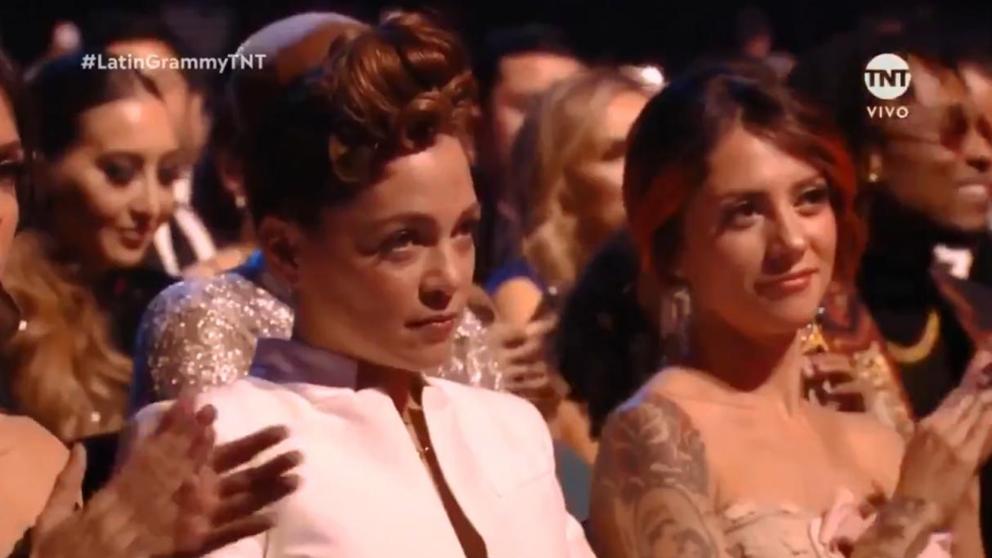La cara de rabia de Natalia Lafourcade cuando Maluma recibe un Grammy Latin