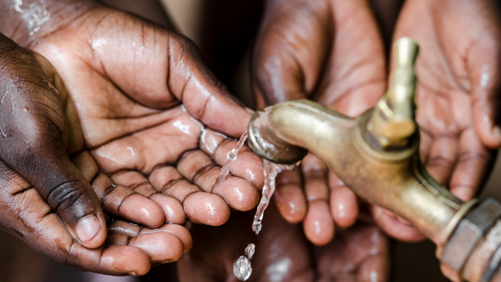 LA DESIGULADAD Y EL DERECHO HUMANO EN EL AGUA