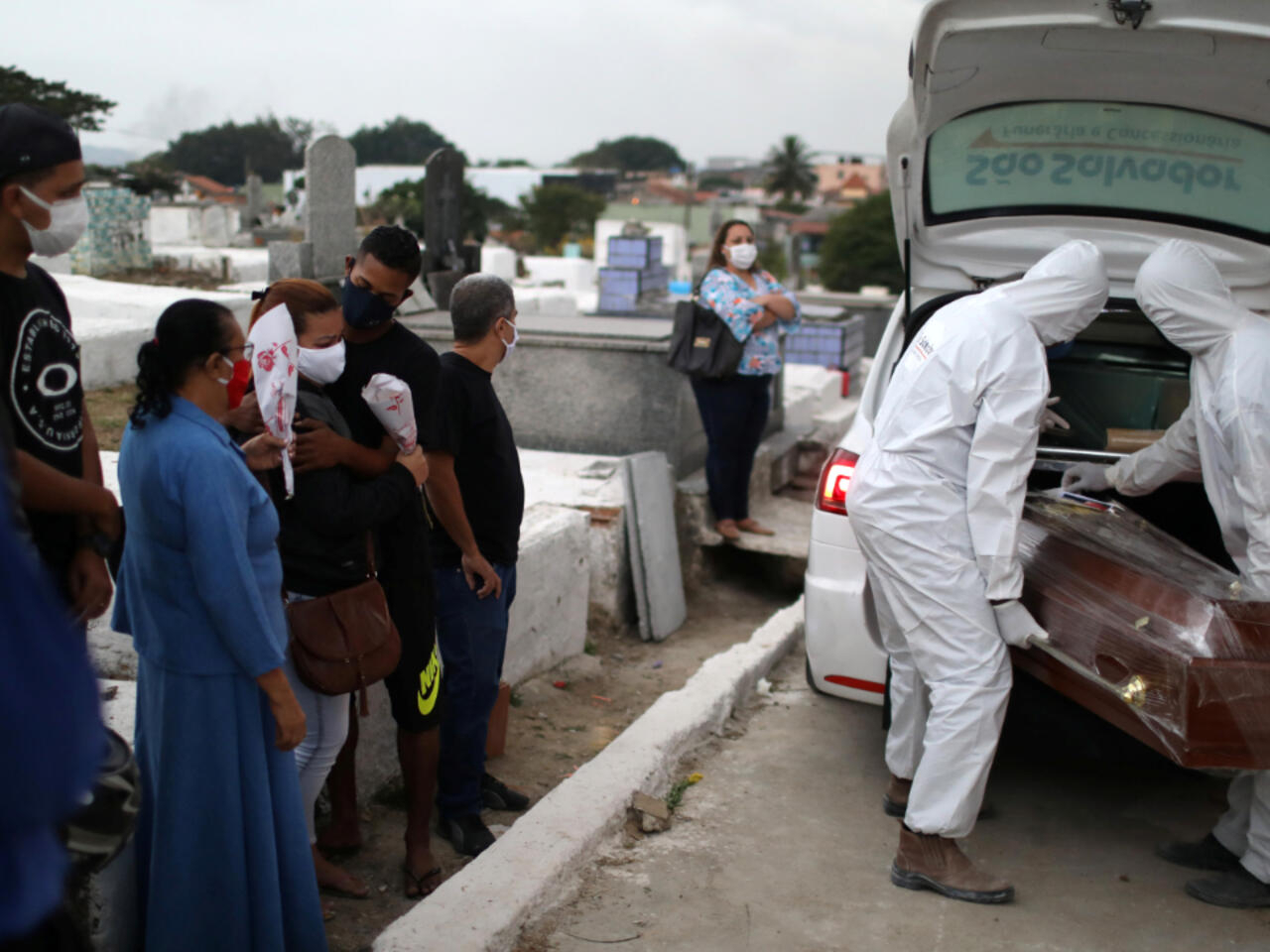 La pandemia empieza el año con una cifra récord de casi 14 mil muertes al día