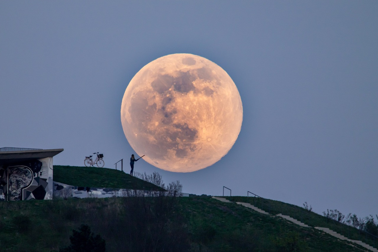 La primera luna llena del año iluminará el cielo este jueves