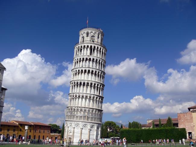 La torre inclinada de Pisa se endereza año tras año