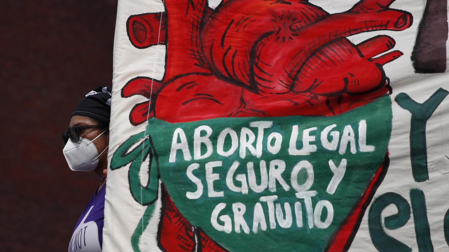 Legisladoras buscarán la despenalización del aborto