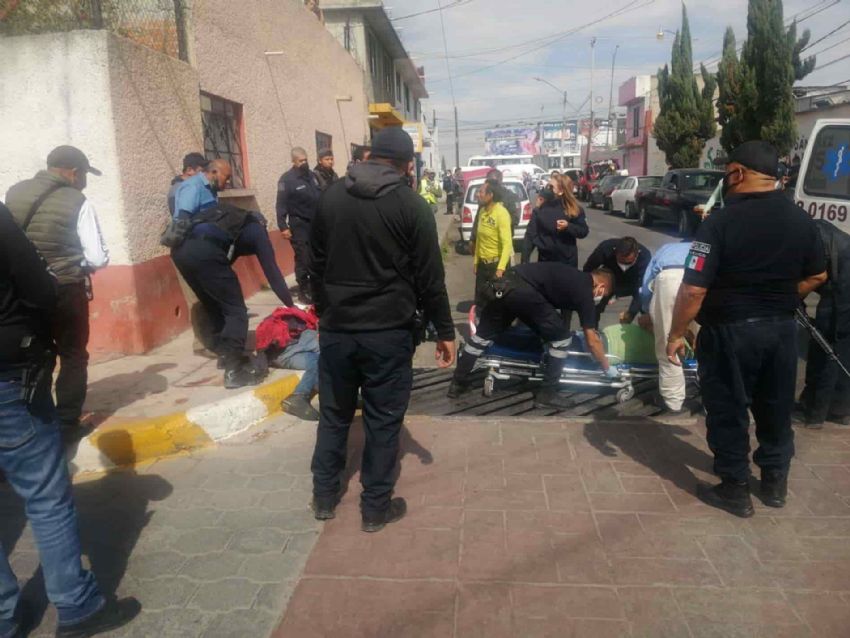 Les disparan a cuatro taxistas por defender a un motociclista en Coacalco