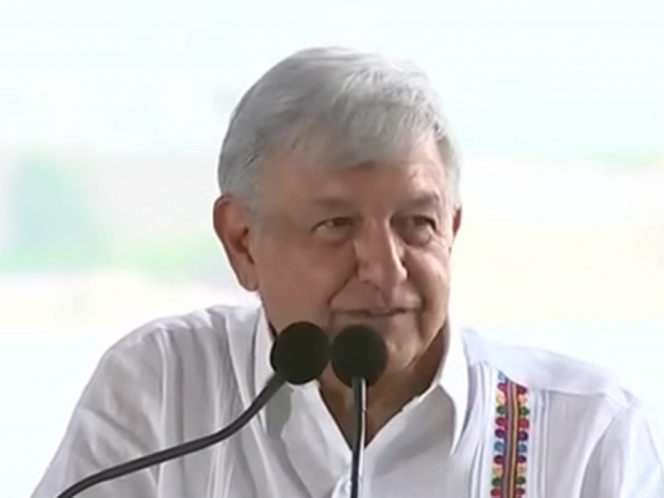 López Obrador llama a empresarios a rescatar juntos al sector petrolero