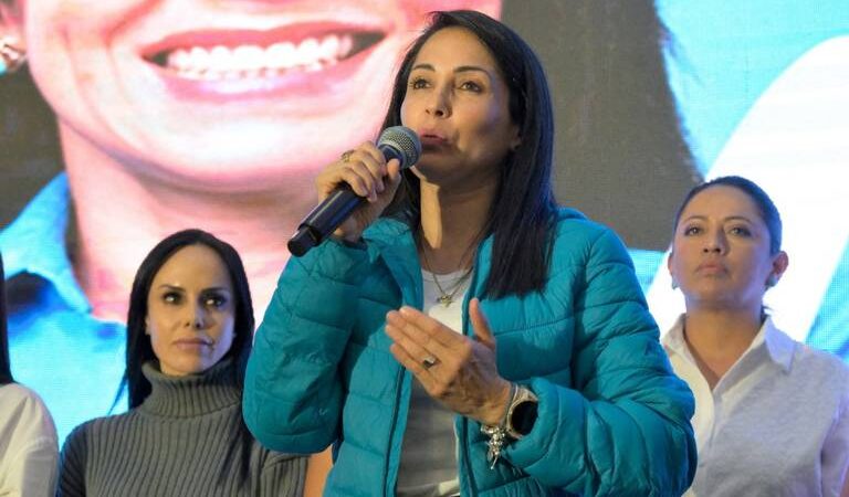 Luisa González reconoce la victoria de Daniel Noboa en las elecciones presidenciales de Ecuador