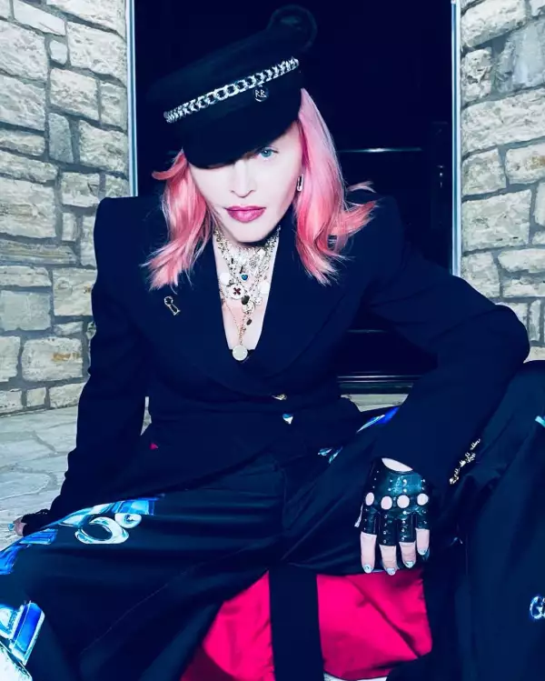 Madonna se hace su primer tatuaje, y aquí te decimos qué significa