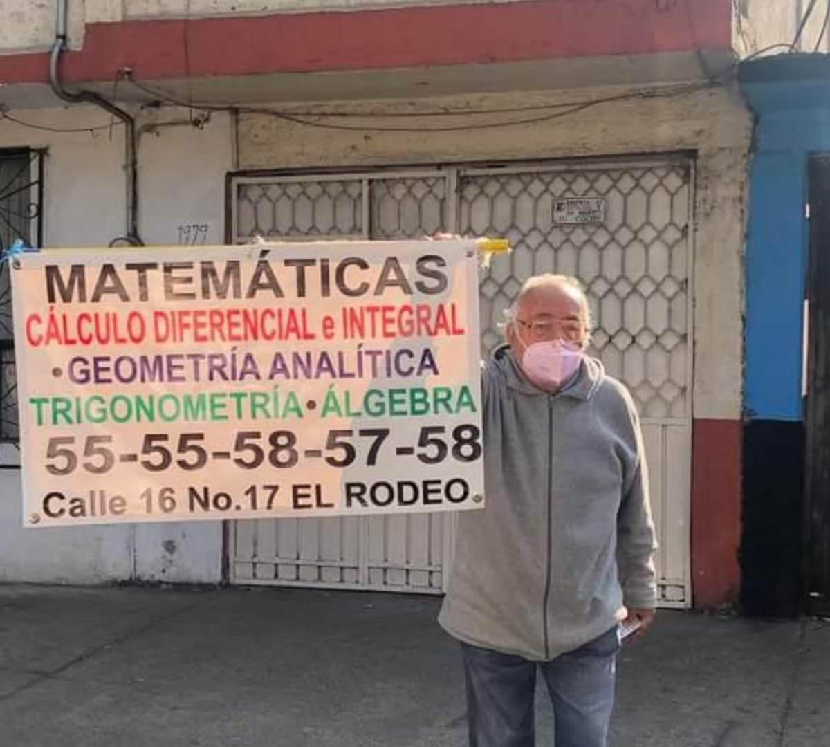 Maestro de 80 años ofrece clases de matemáticas y se vuelve viral