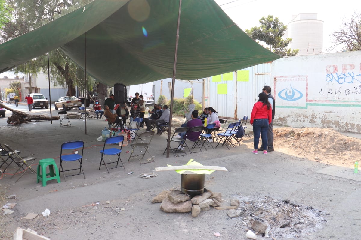 Mantienen plantón por falta de agua en Los Reyes La Paz