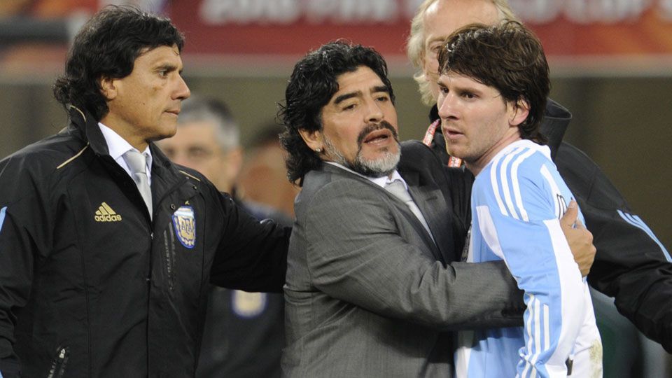 Maradona llamará a Messi para disculparse por sus críticas