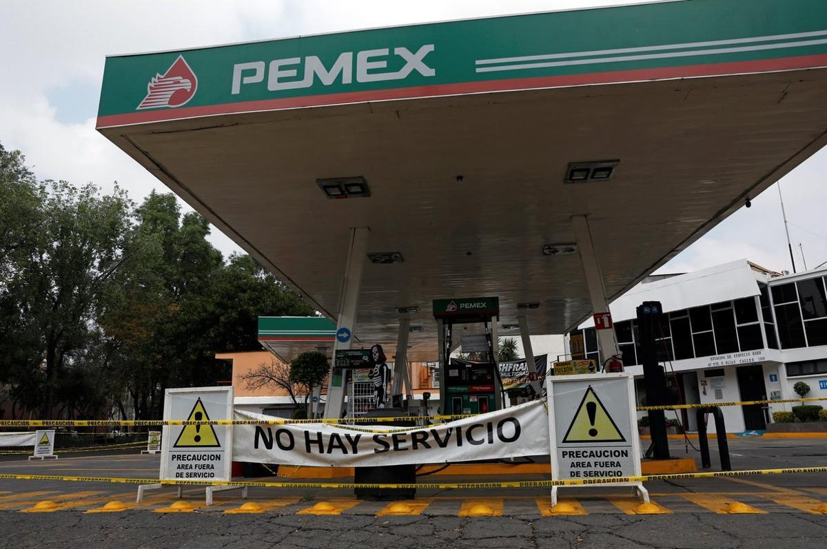 Marchan en apoyo al plan contra el robo de gasolina, en la Ciudad de México