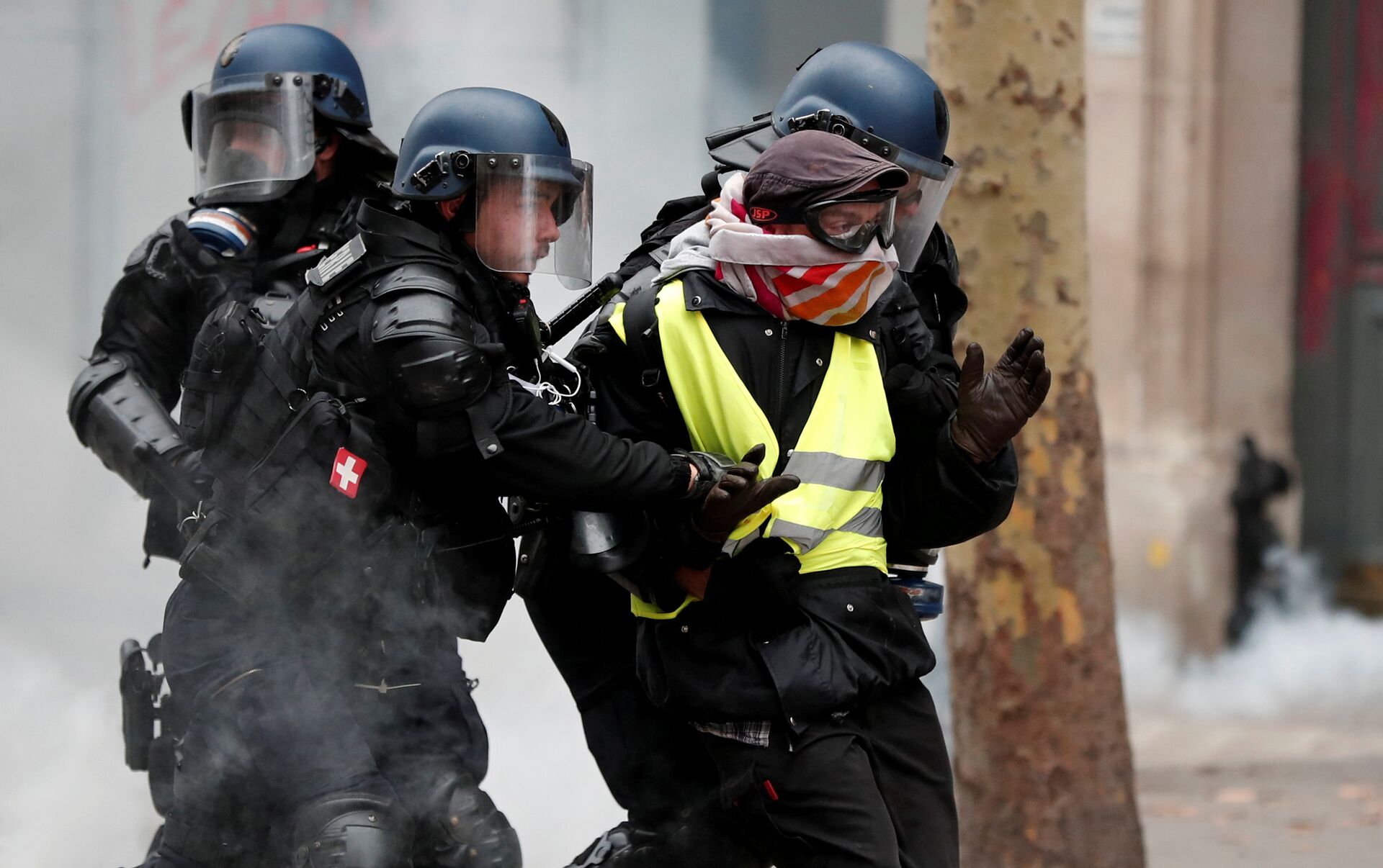 Más de 1.700 arrestos en Francia en la protesta más reciente de los chalecos amarillos