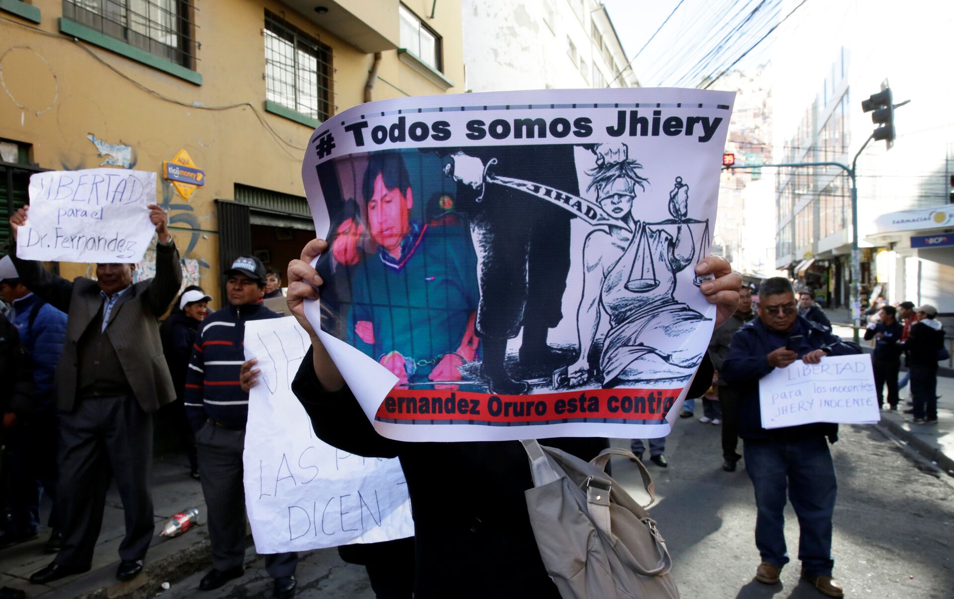 Médicos bolivianos marcharon por la libertad del pediatra condenado por la muerte de un bebé