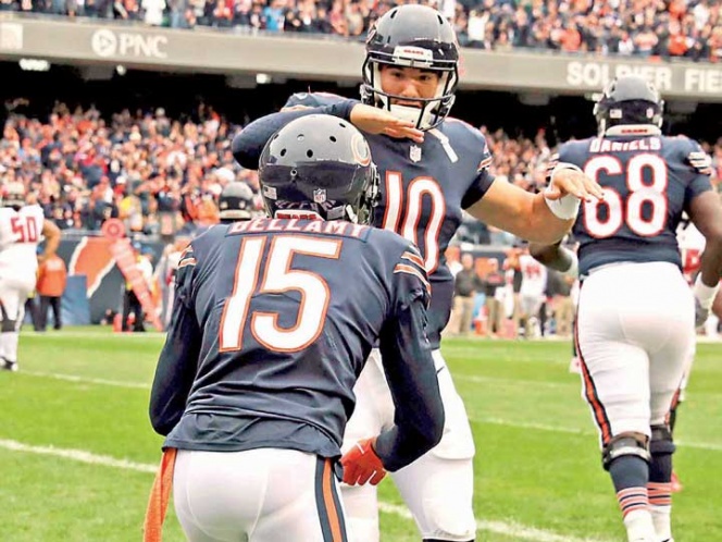 Mitch Trubisky lanza seis de TD con los Osos