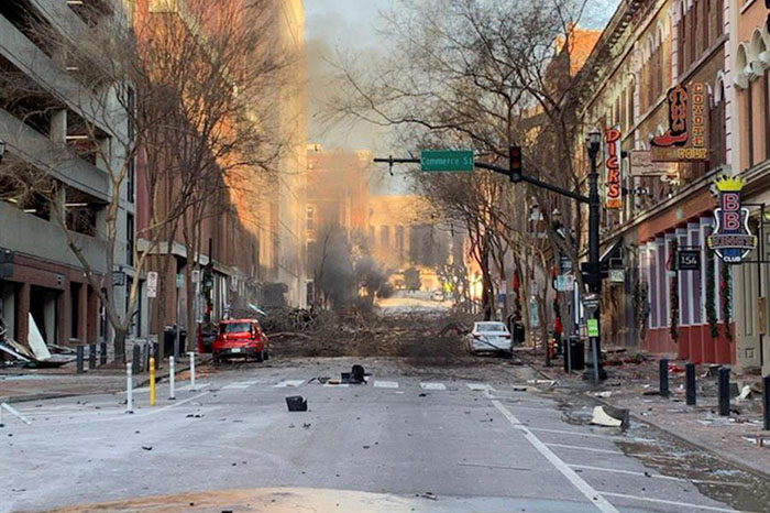 Momento de la explosión en Nashville; altoparlante llamó a evacuar la zona justo antes del incidente