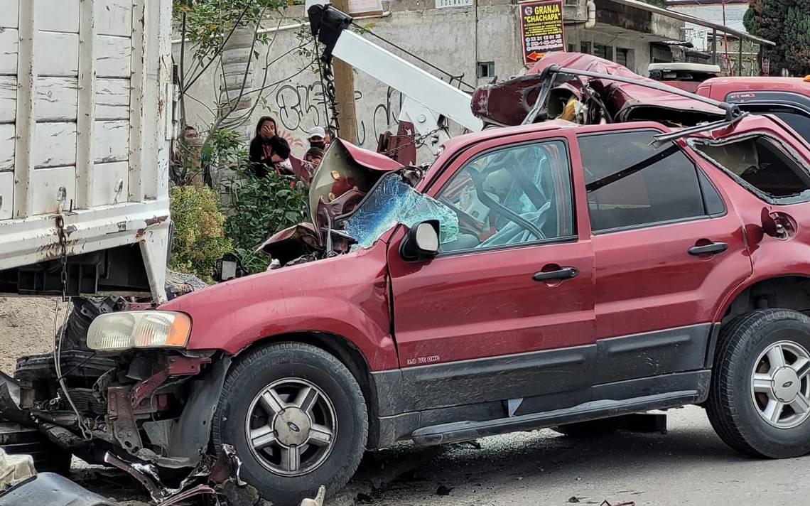 Muere automovilista tras impactarse contra un camión de carga en la México-Puebla