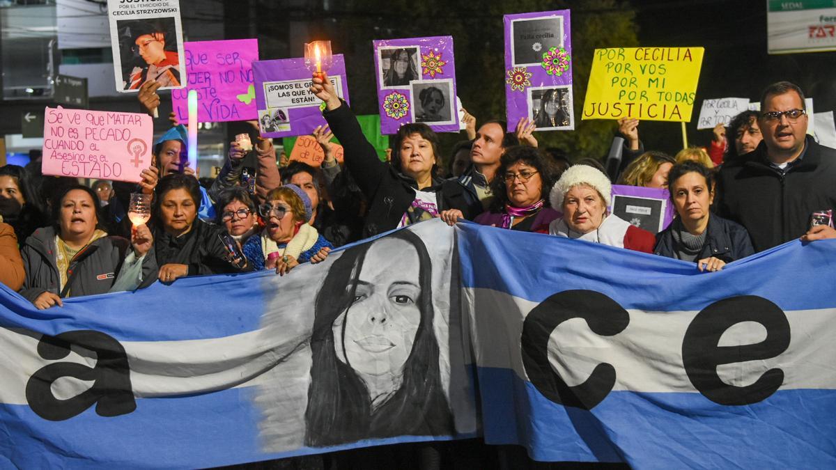 Mujeres argentinas protestan contra el fallo en un caso de feminicidio