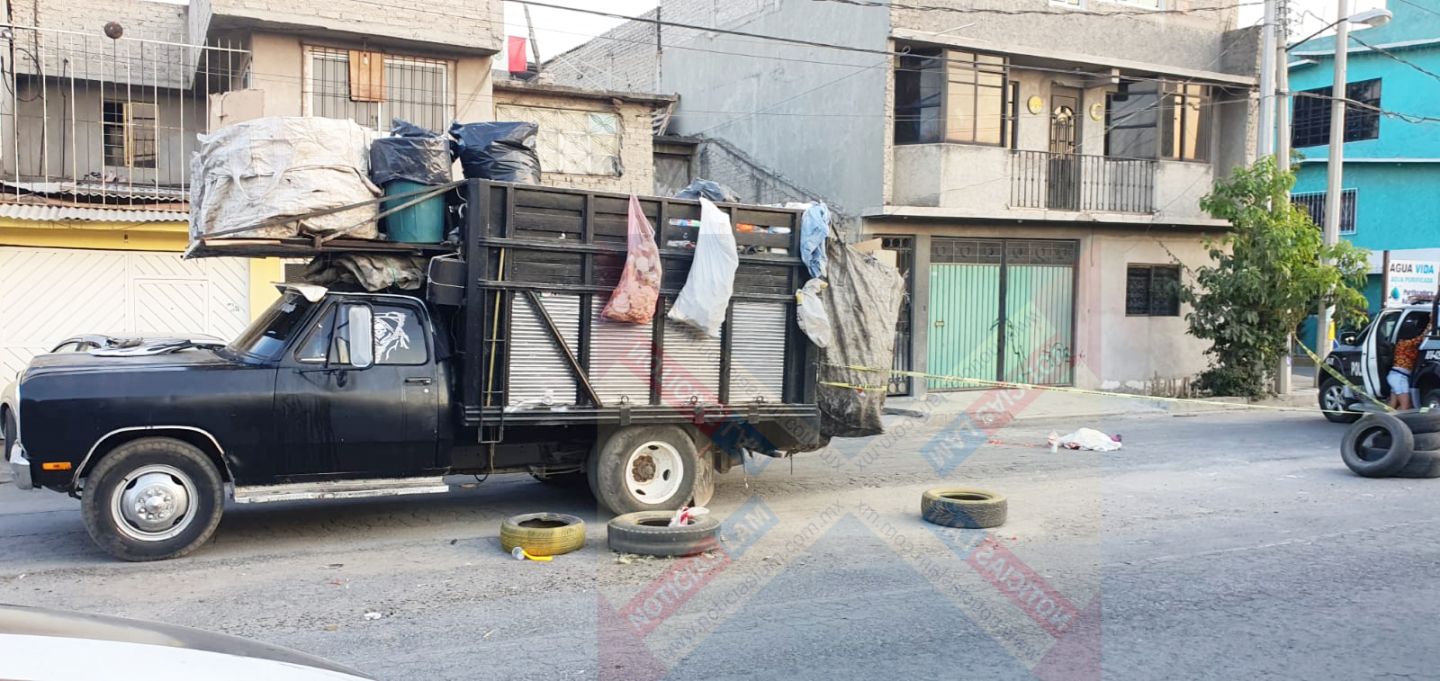 Niña cae de camioneta y pierde la vida en Ecatepec