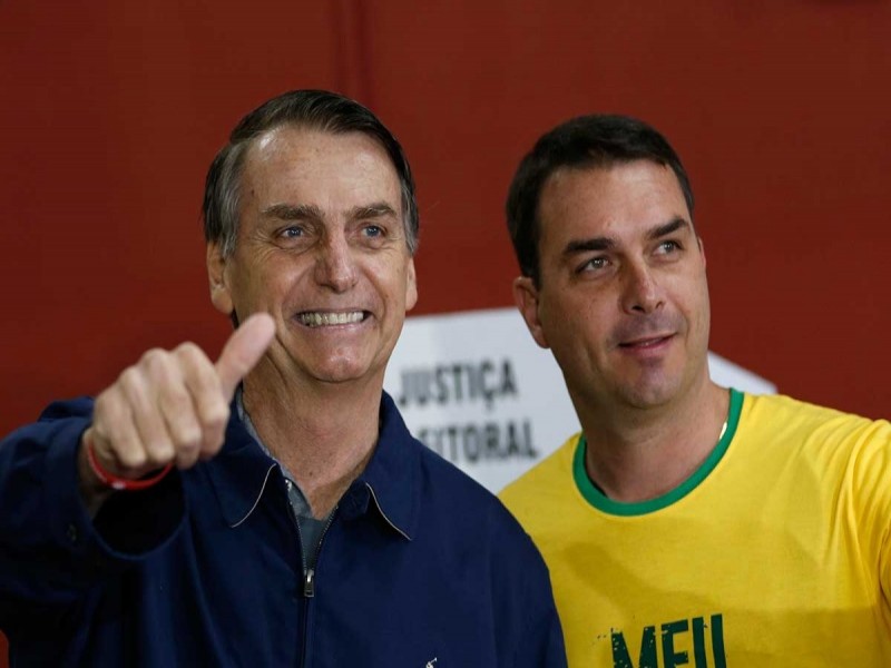 Operan con éxito al presidente Jair Bolsonaro