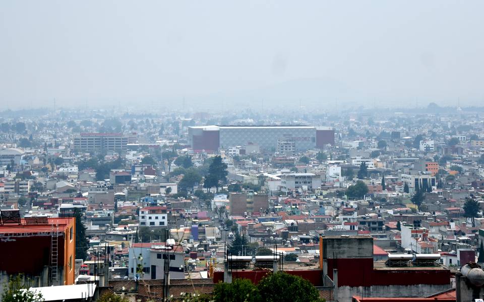 Pandemia y contaminación ambiental asfixian a los habitantes del Valle de Toluca