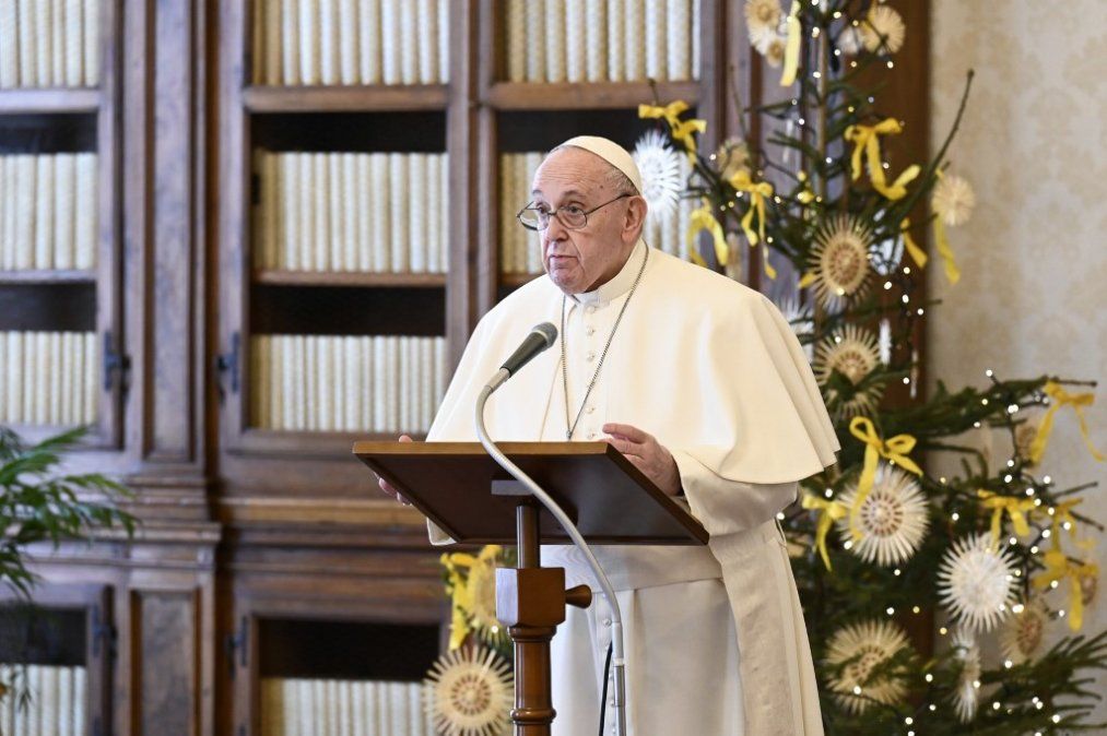 Papa anuncia que se vacunará “la semana que viene” y denuncia “negacionismo suicida”