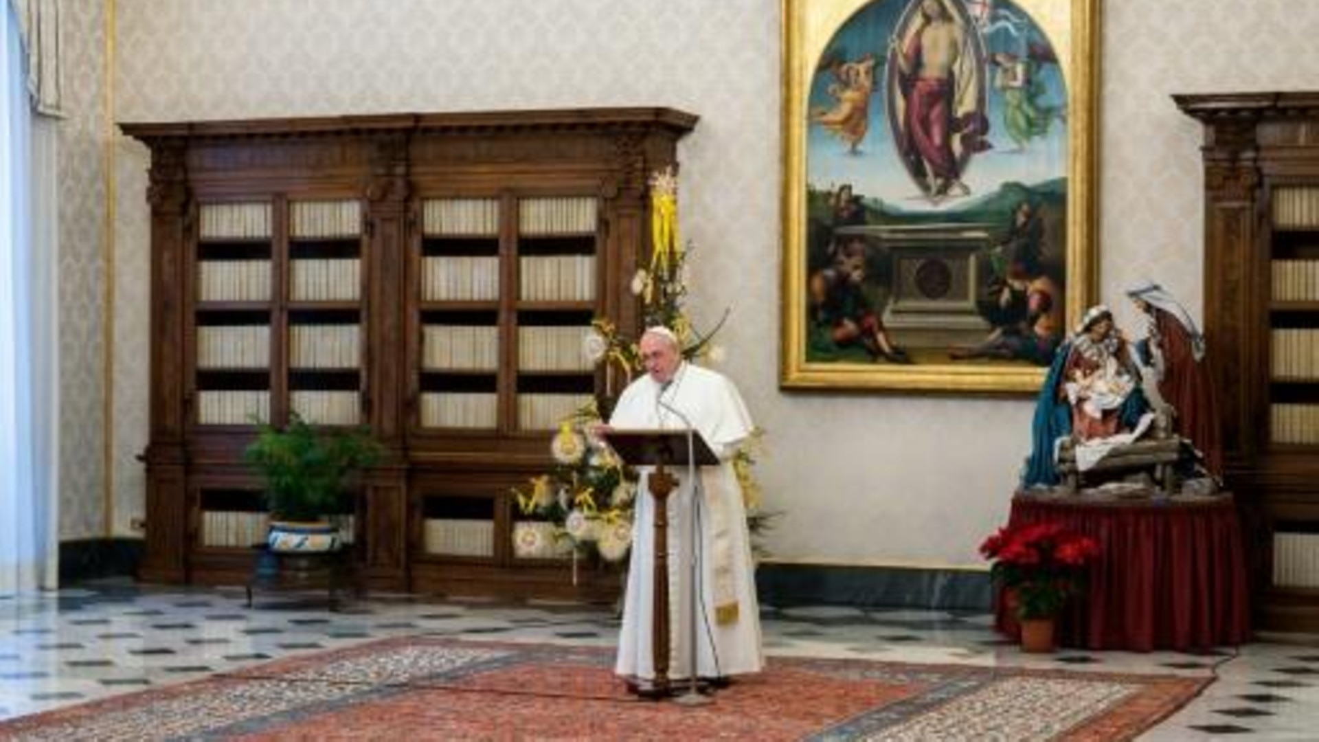 Papa autoriza que las mujeres sean lectoras y acólitas en el altar