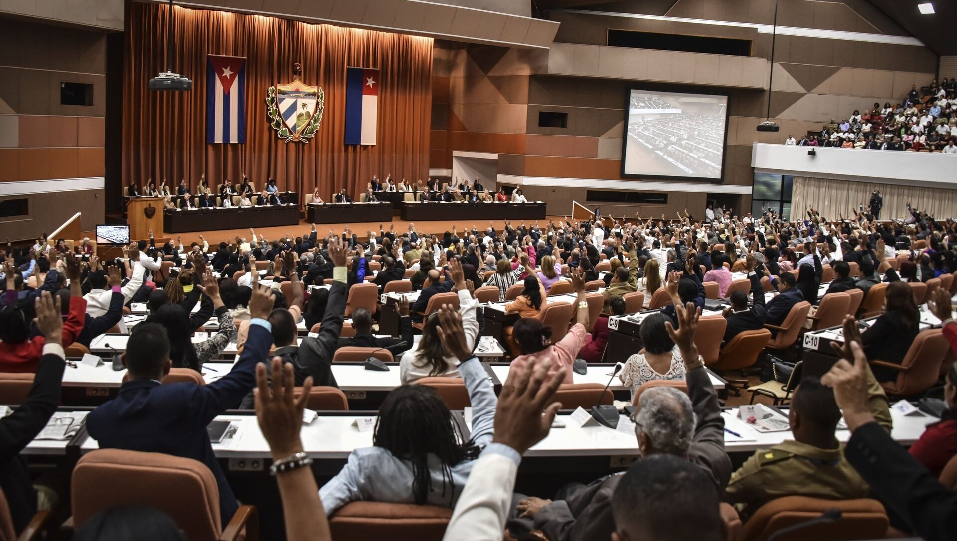 Parlamento cubano aprueba proyecto de reforma de la Constitución