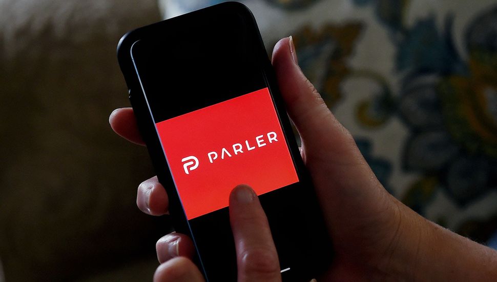 Parler, la red social a la que migraron los seguidores de Trump y que fue retirada de Google Play