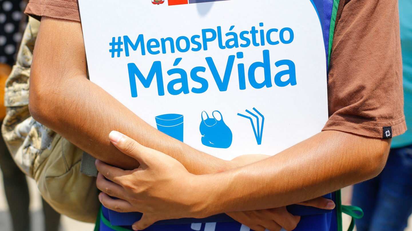 Perú combatirá el uso desmedido de bolsas plásticas y productos descartables |