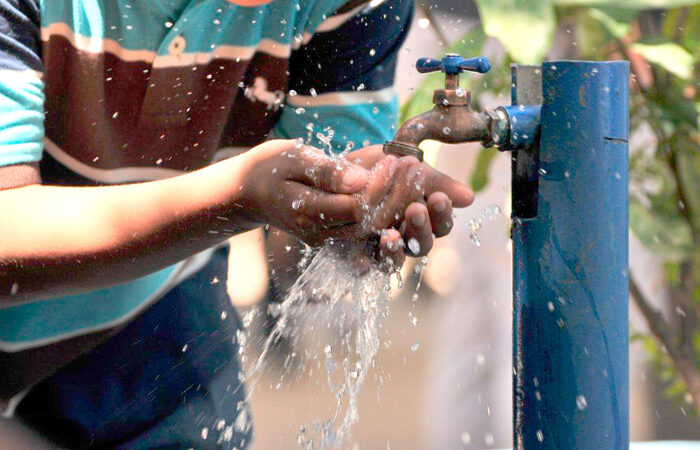 Pese a contingencia por COVID-19, más de 100 colonias en Morelia padecen por suministro de agua