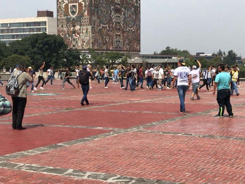 Presuntos porros agreden a estudiantes del CCH en CU