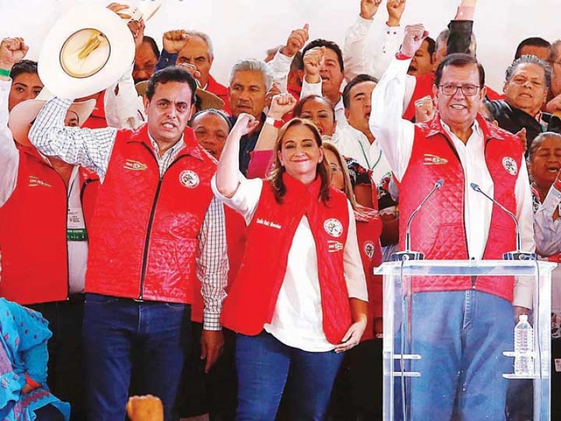 Promete el PRI vuelta a la base; admite colapso electoral