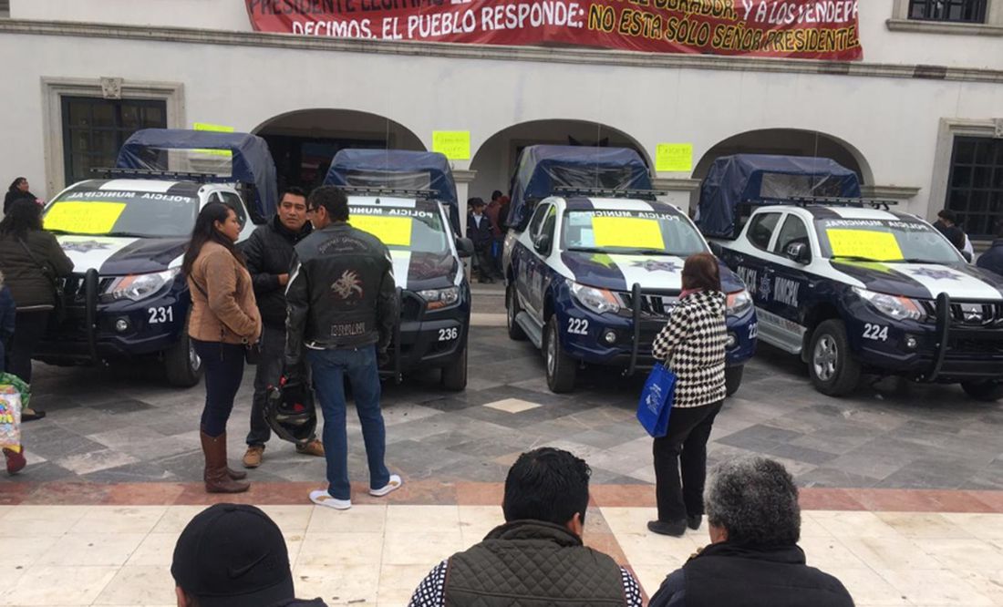 Protestan por los derechos de los policías en Los Reyes La Paz