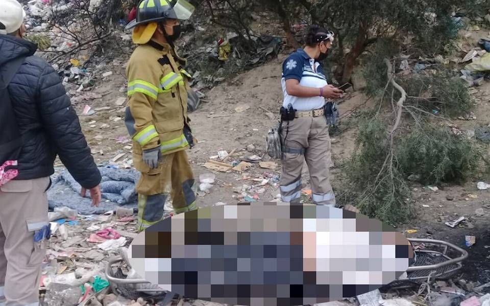 Rescatan a dos hombres arrojados a una barranca del Edomex