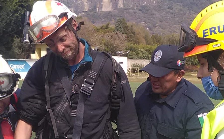 Rescatan a turista alemán que cayó en los cerros del Tepozteco