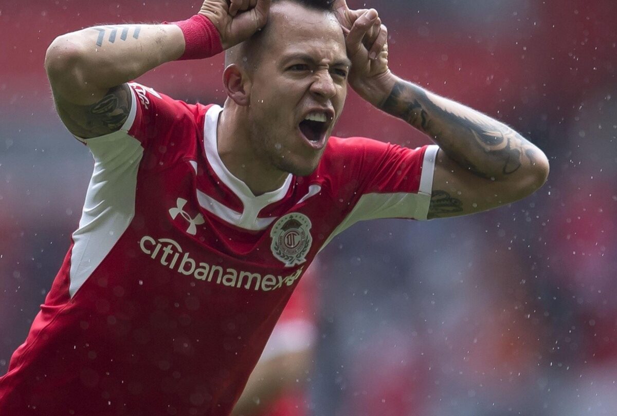 Rodrigo Salinas estaría dispuesto a jugar con EU |