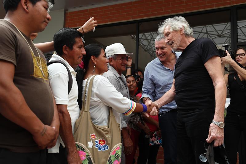 Roger Waters visita Ecuador para conocer contaminación de la Amazonía