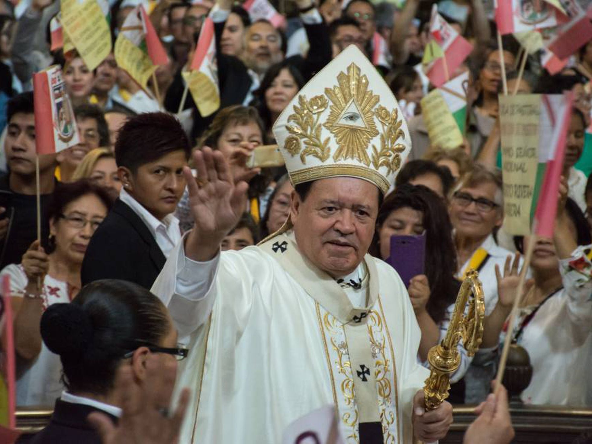 Sacerdote asegura que Arquidiócesis abandonó al cardenal Norberto Rivera quien ya recibió la extremaunción