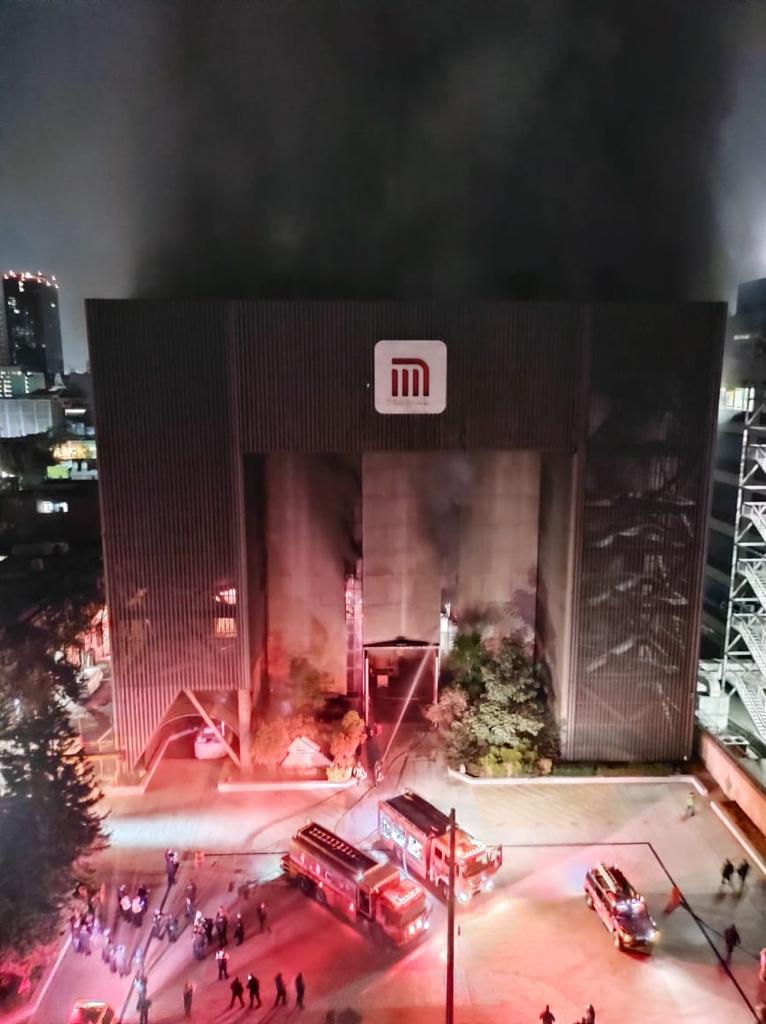 Se incendia puesto central de control del Metro y suspenden servicio en 6 líneas