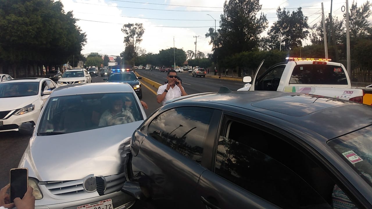 Se registra carambola vehicular en la salida a Salamanca