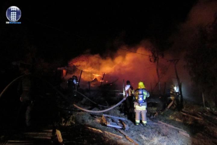 Se registra incendio de varias casas a espaldas del Estadio Morelos