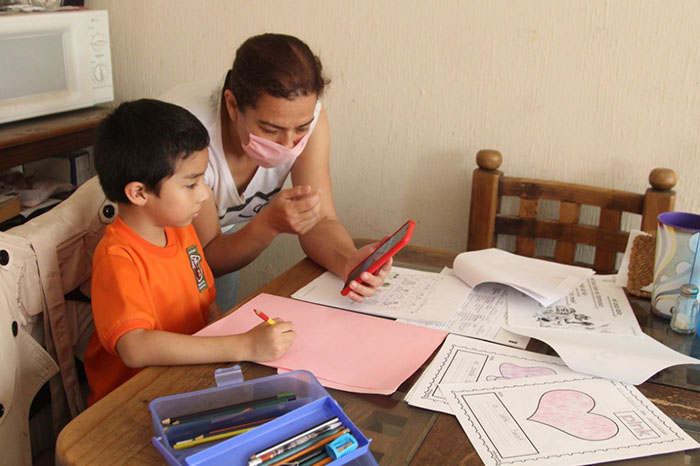 Sin laboratorios ni prácticas: Michoacán cerrará ciclo a distancia; docentes son prioridad en vacunación